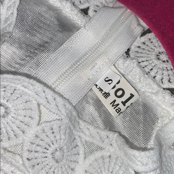 WHITE LACE PENCIL DRESS - Picture 8 of 8